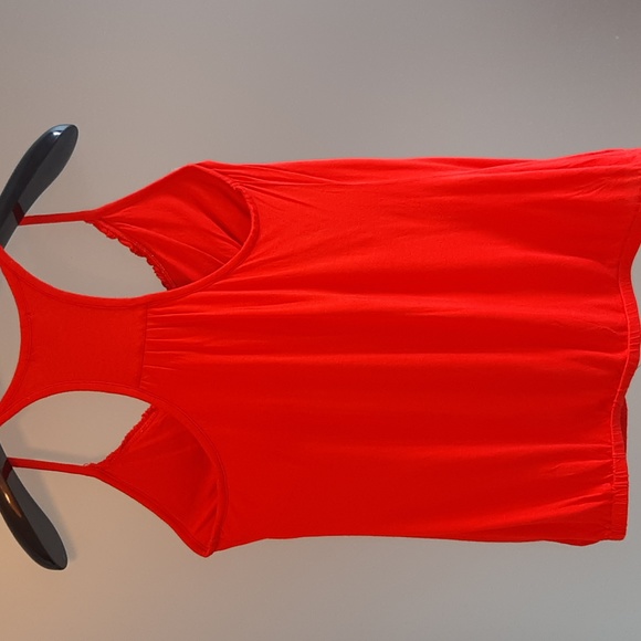 Old Navy t-shirt/tank top. Size Medium.Red - Picture 5 of 11